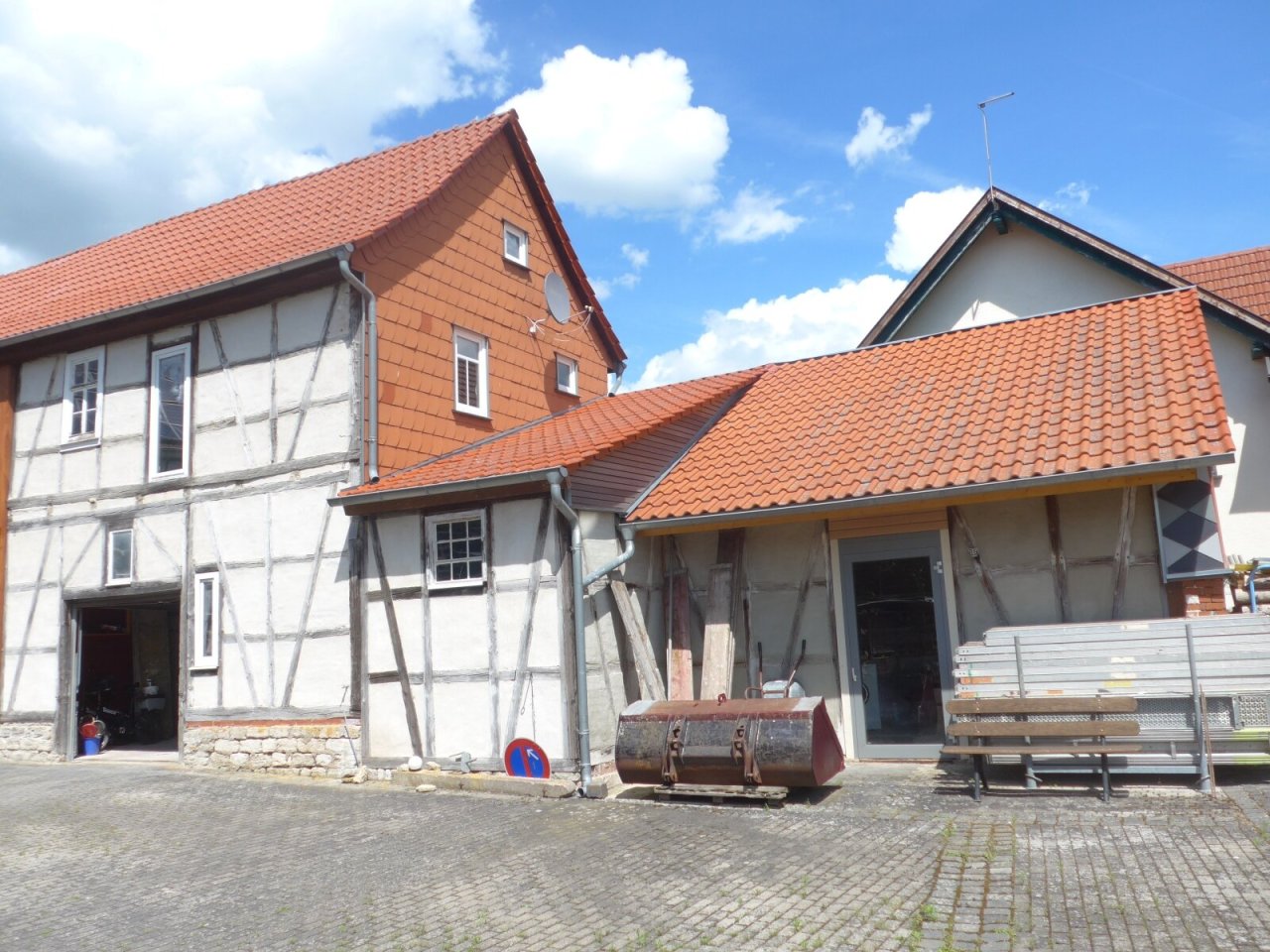 Nebengebäude Garage und Lager Nebengebäude Garage und Lager